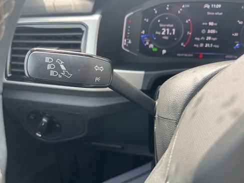 Used 2022 Volkswagen Atlas Cross Sport SE w/ Panoramic Sunroof Package image 18