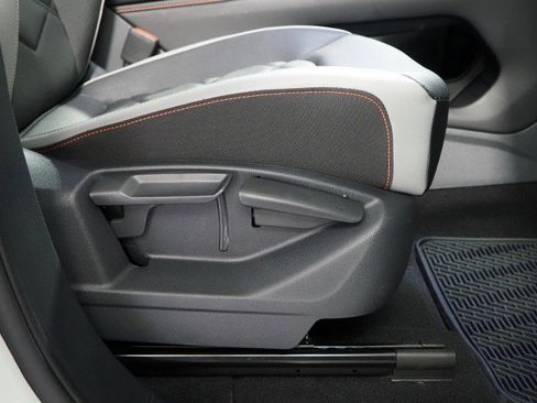 Used 2025 Volkswagen Atlas Peak Edition image 57