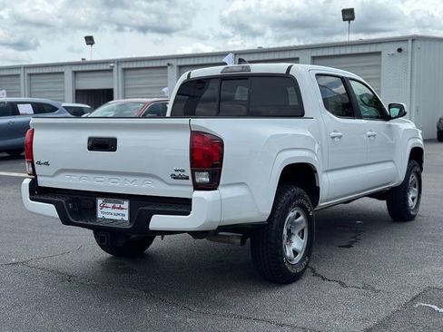 Used 2021 Toyota Tacoma SR AWD/4WD image 11