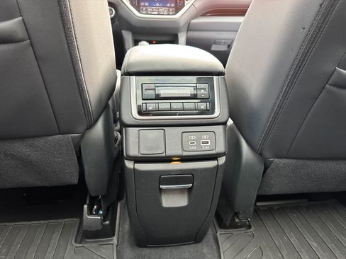 Used 2023 Subaru Ascent Limited w/ Technology Package AWD/4WD image 23