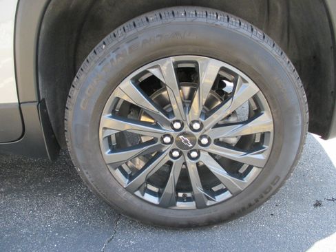 Used 2023 Chevrolet Traverse RS w/ LPO, Floor Liner Package AWD/4WD image 9