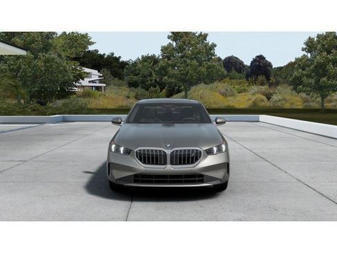 New 2026 BMW i5 eDrive40 w/ Convenience Package image 3
