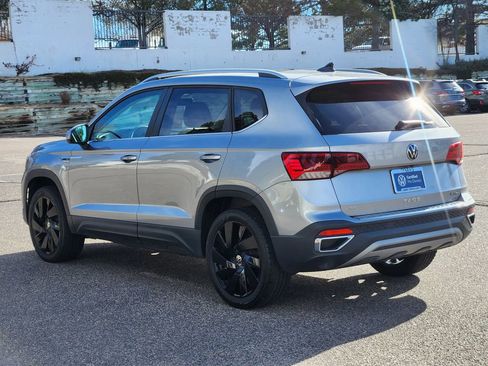 Certified 2024 Volkswagen Taos SE image 5