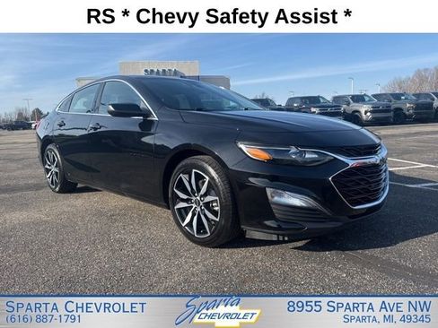 Used 2025 Chevrolet Malibu RS FWD image 1
