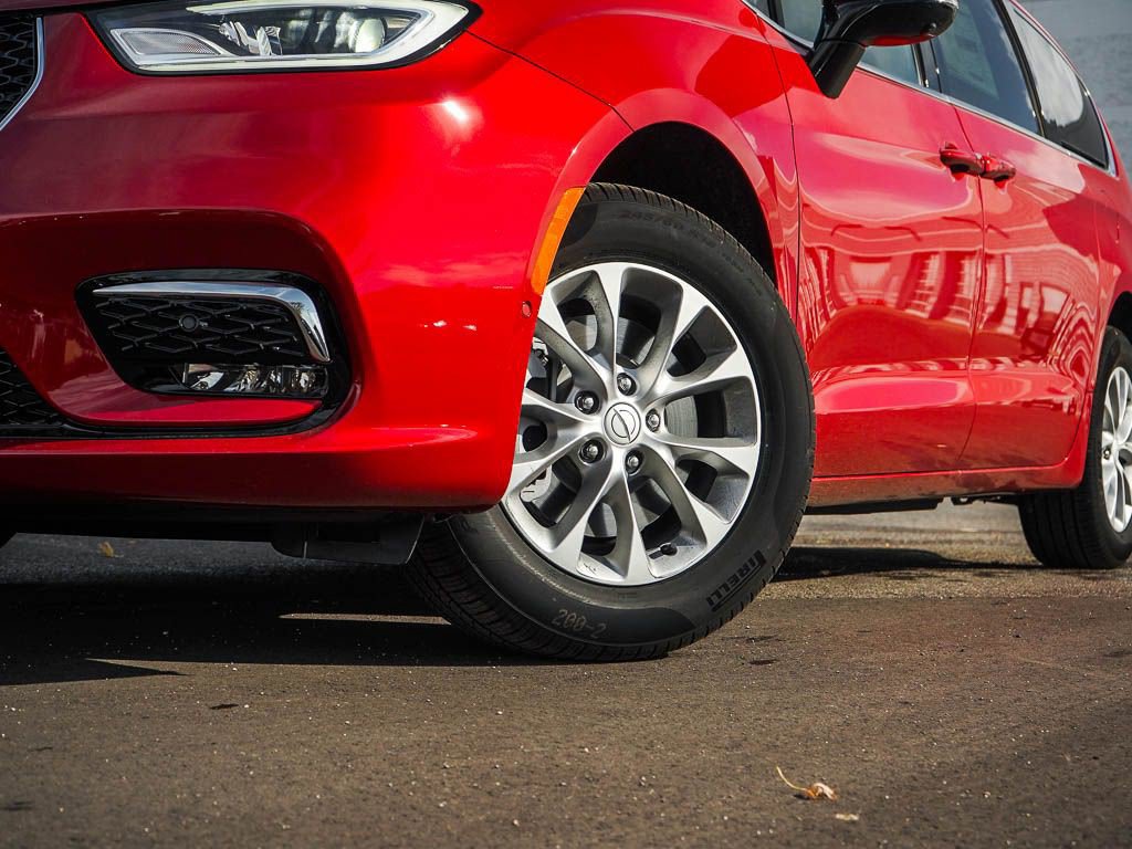 New 2026 Chrysler Pacifica Select AWD/4WD image 6