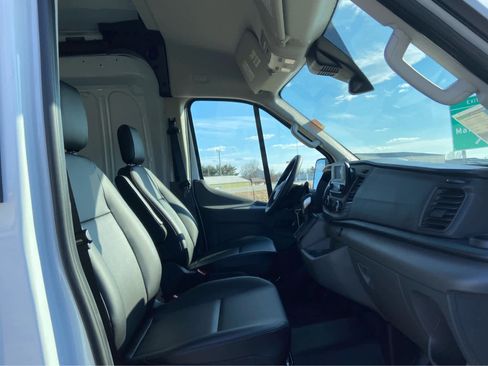 New 2025 Ford Transit 250 148 Medium Roof RWD image 15