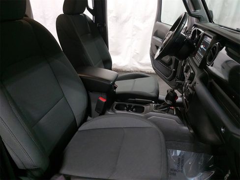 Used 2022 Jeep Gladiator Sport image 10