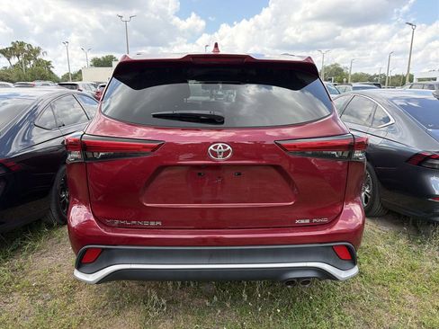 Used 2023 Toyota Highlander XSE AWD/4WD image 7