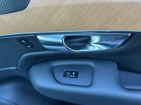 Used 2022 Volvo XC90 T5 Momentum w/ Advanced Package image 19