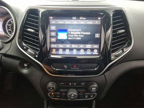 Used 2019 Jeep Cherokee Limited image 18