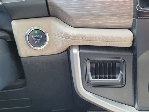 Used 2024 Ford Expedition Limited AWD/4WD image 31