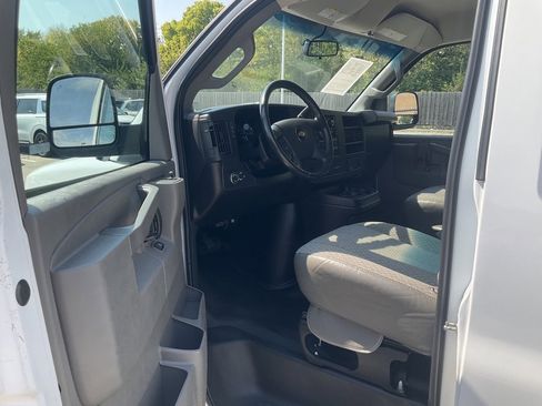 Used 2022 Chevrolet Express 2500 w/ Driver Convenience Package image 10