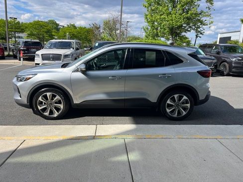 Used 2023 Ford Escape Platinum w/ Premium Technology Package AWD/4WD image 5