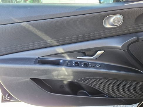 Used 2023 Hyundai Elantra Blue image 16