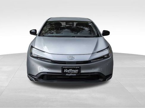 Used 2025 Toyota Prius LE FWD image 2