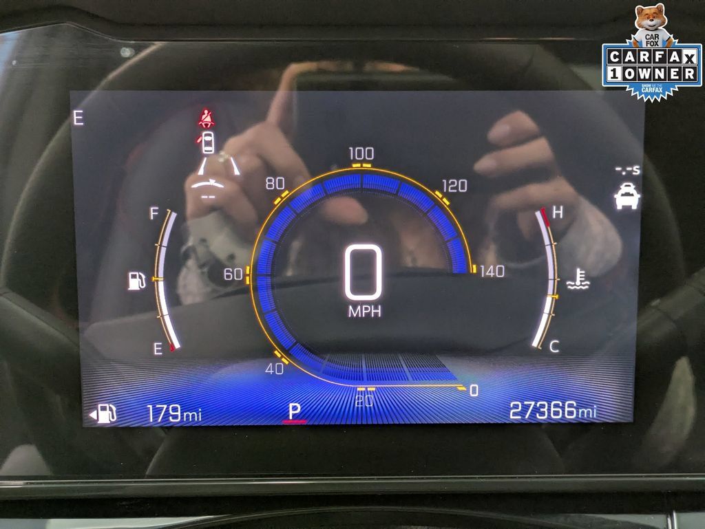 Used 2025 Chevrolet Trax RS w/ Sunroof Package FWD image 16