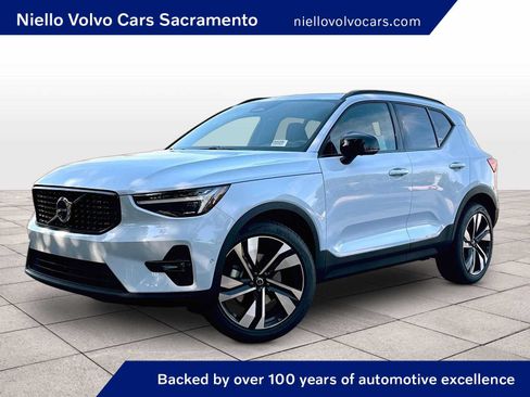 New 2026 Volvo XC40 B5 Plus w/ Climate Package AWD/4WD image 1