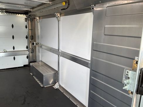 Used 2024 Chevrolet Brightdrop 600 w/ Commercial Equipment Package AWD/4WD image 18