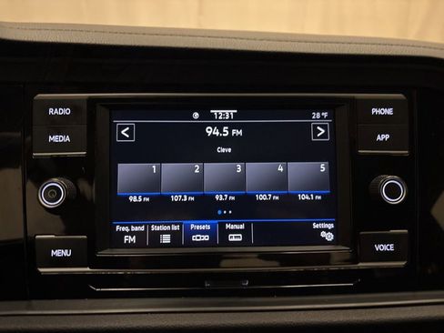 Used 2023 Volkswagen Jetta SE image 16