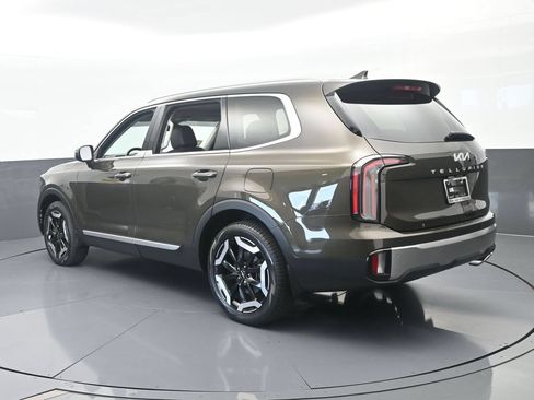 Used 2025 Kia Telluride EX w/ EX Captain's Chair Package FWD image 4