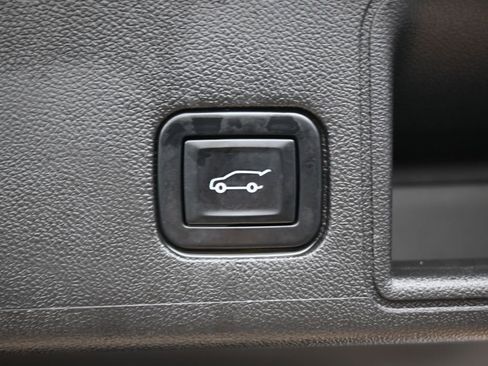 Used 2022 GMC Terrain SLT w/ Infotainment Package II image 16