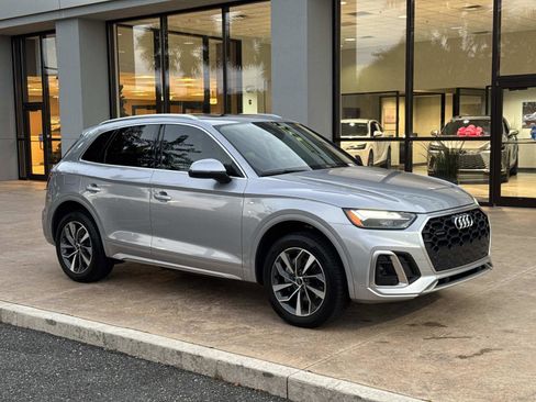 Used 2022 Audi Q5 2.0T Premium w/ Convenience Package image 2