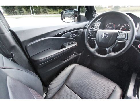 Used 2025 Honda Ridgeline Black Edition image 8