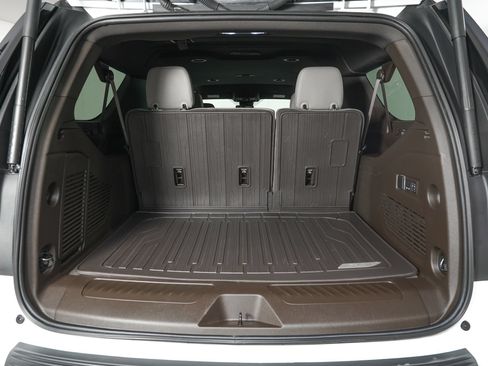 Used 2025 GMC Yukon XL Elevation AWD/4WD image 12
