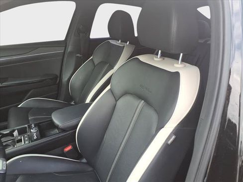 Used 2025 Kia K5 GT-Line w/ GT-Line Premium Package AWD/4WD image 16