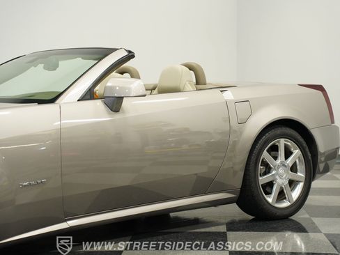Used 2004 Cadillac XLR image 21