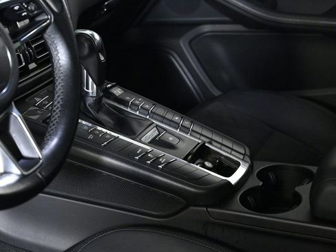 Certified 2019 Porsche Macan image 21
