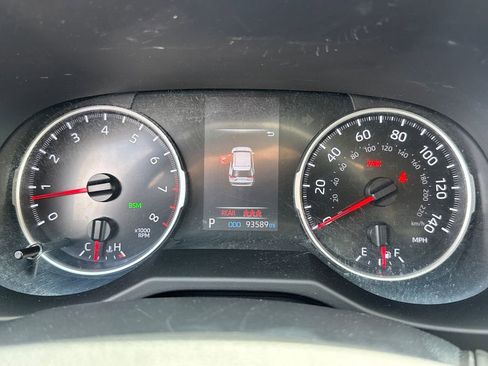 Used 2022 Toyota RAV4 XLE image 26