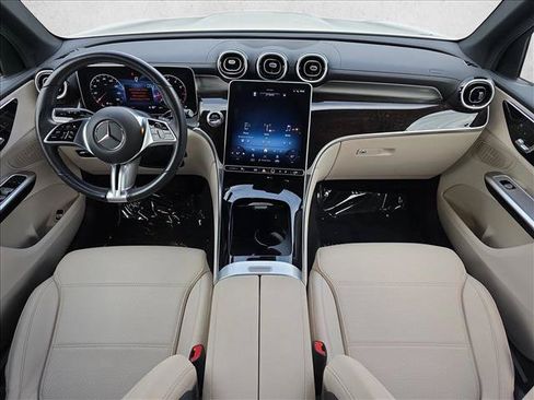 Used 2023 Mercedes-Benz GLC 300 image 9