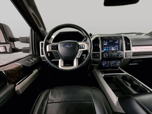 Used 2019 Ford F250 Lariat w/ Lariat Value Package AWD/4WD image 5