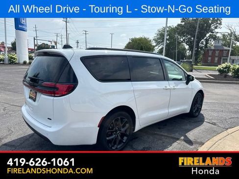 Used 2023 Chrysler Pacifica Touring-L w/ S Appearance Package AWD/4WD image 5