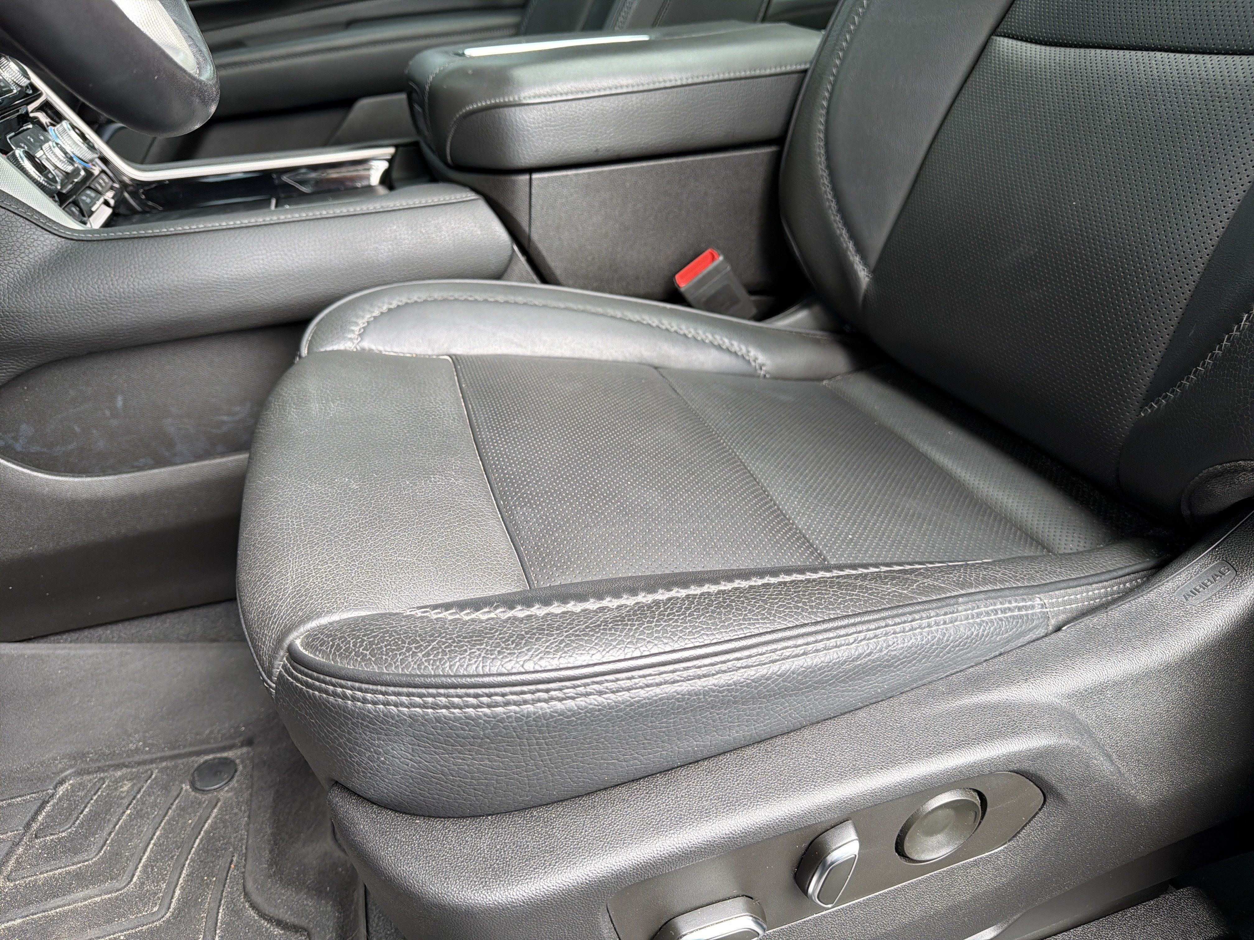 Used 2022 GMC Yukon Denali RWD image 17