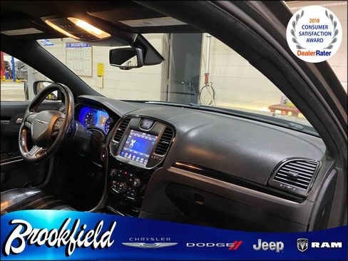 Used 2019 Chrysler 300 S image 31