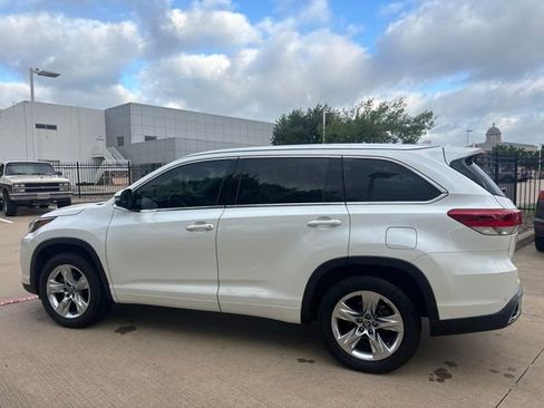 Used 2017 Toyota Highlander Limited FWD image 8
