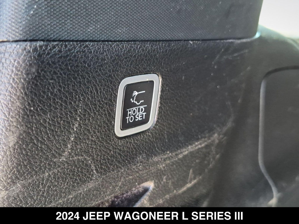 Used 2024 Jeep Wagoneer L Series III w/ Flexible Seating Group AWD/4WD image 25