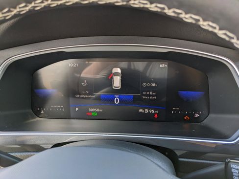 Used 2023 Volkswagen Tiguan SE image 32