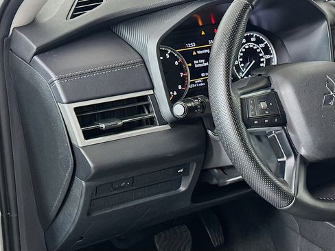 Used 2024 Mitsubishi Outlander SE image 17