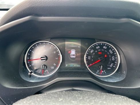 Used 2021 Toyota RAV4 LE FWD image 4
