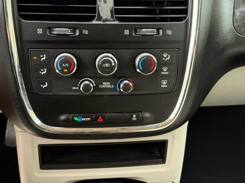 Used 2011 Dodge Grand Caravan Mainstreet FWD image 22