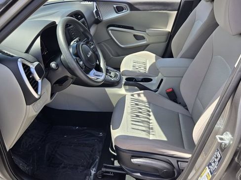 Used 2023 Kia Soul LX w/ Option Group 015 FWD image 10