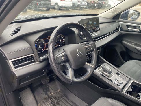 Used 2022 Mitsubishi Outlander SE image 17