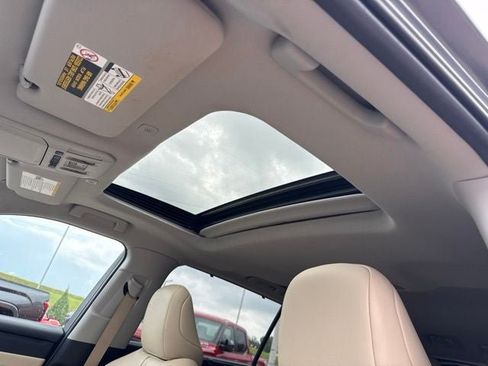 Used 2024 Toyota Highlander XLE AWD/4WD image 24