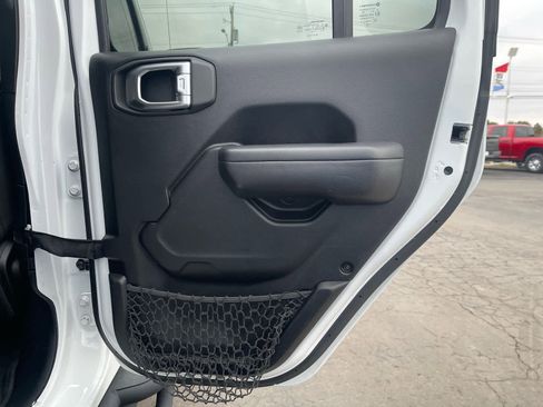 Used 2018 Jeep Wrangler Unlimited Sport S image 12