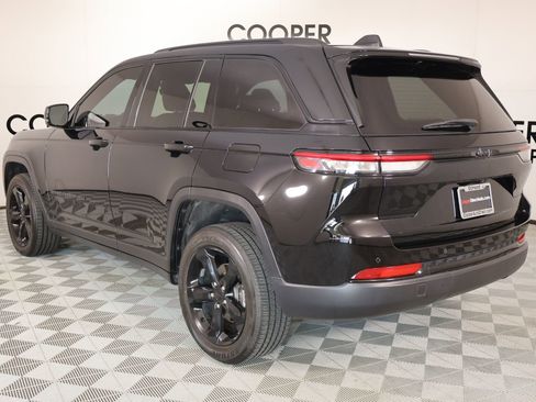 Used 2024 Jeep Grand Cherokee Altitude RWD image 23