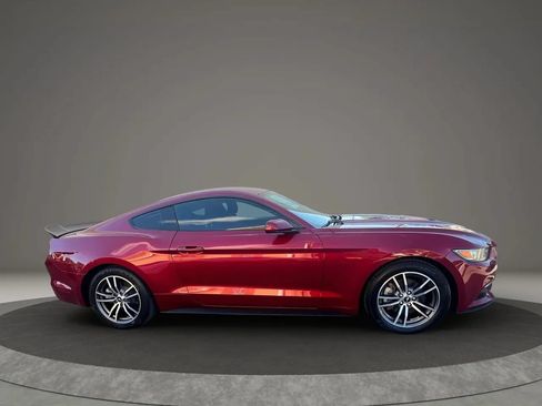 Used 2017 Ford Mustang Coupe RWD image 4