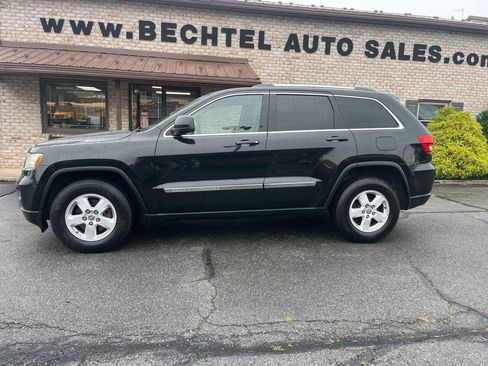 Used 2011 Jeep Grand Cherokee Laredo w/ Security & Convenience Group AWD/4WD image 1